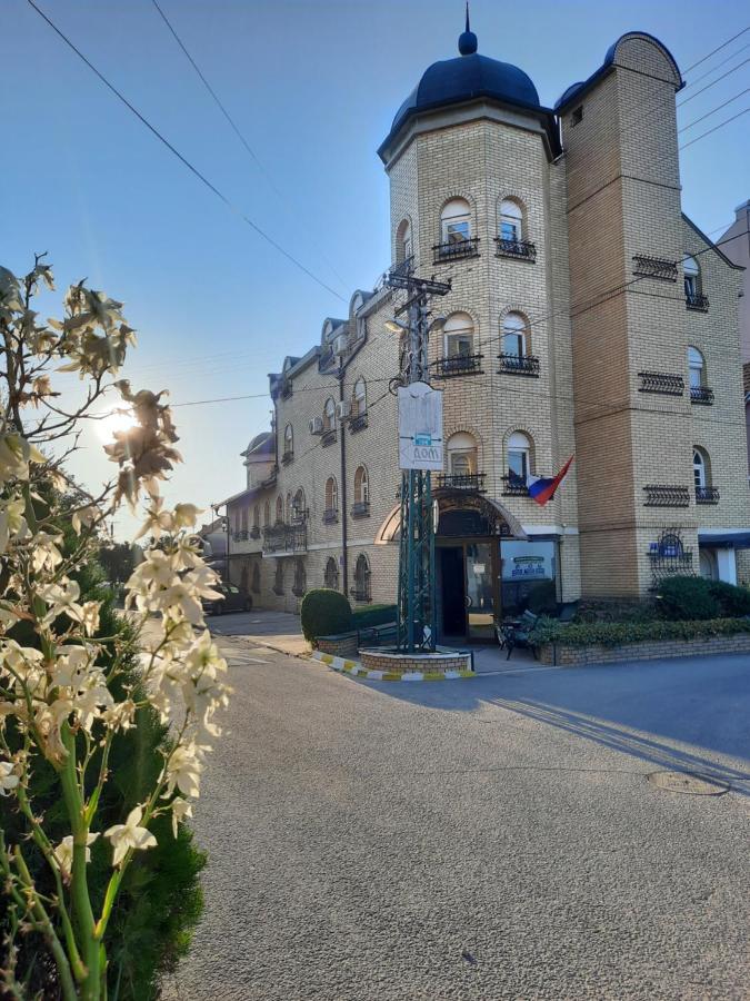 Hotel Prenociste Luna 2005 Novi Sad Exterior foto